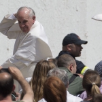 public://uploads/photos/pope_francis_wind_2726439k.jpg