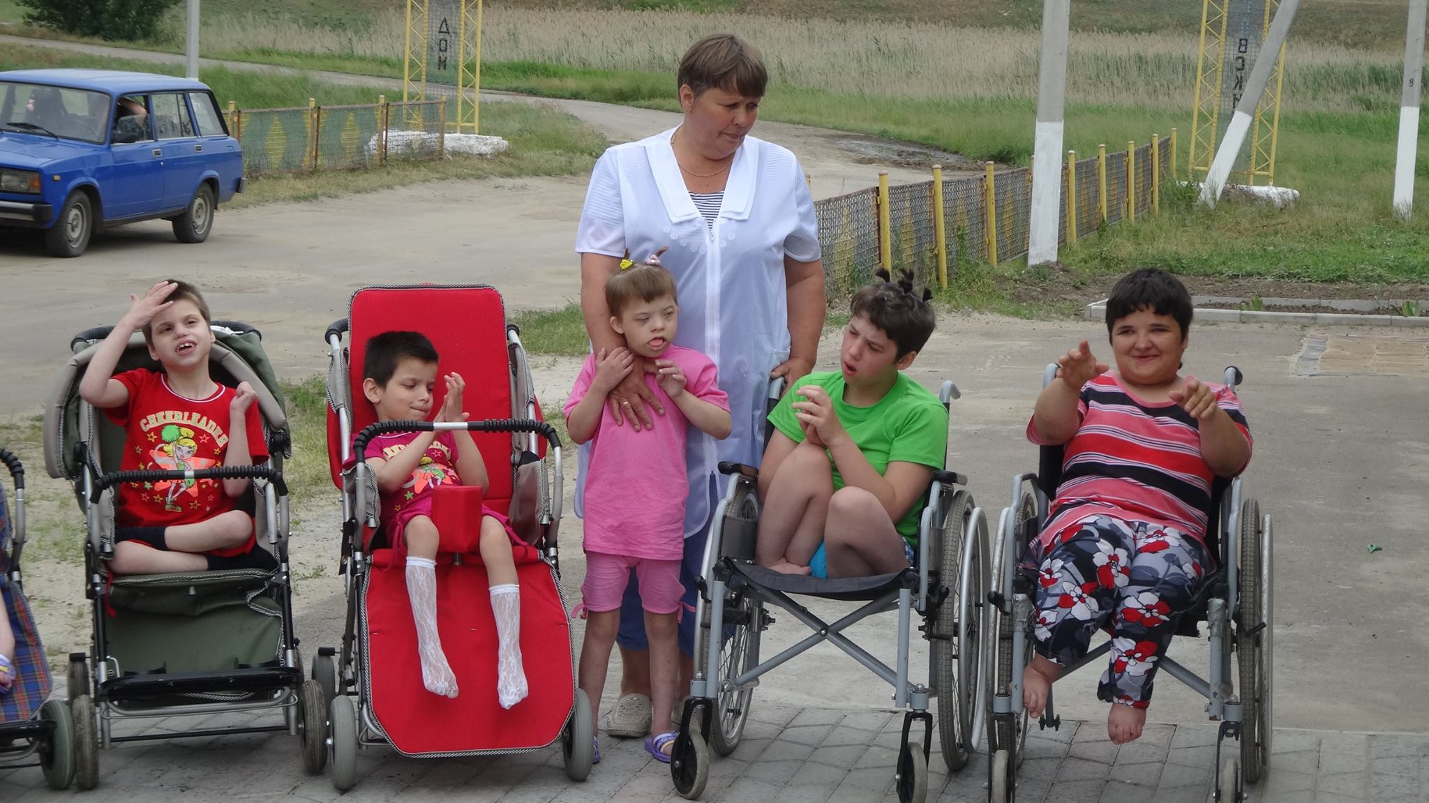 Инвалид детства до 23 лет. Интернат для инвалидов в Крыму с ДЦП 1 группа. Интернат для детей с ограниченными возможностями. Детдом для детей инвалидов. Дети инвалиды в детском доме.